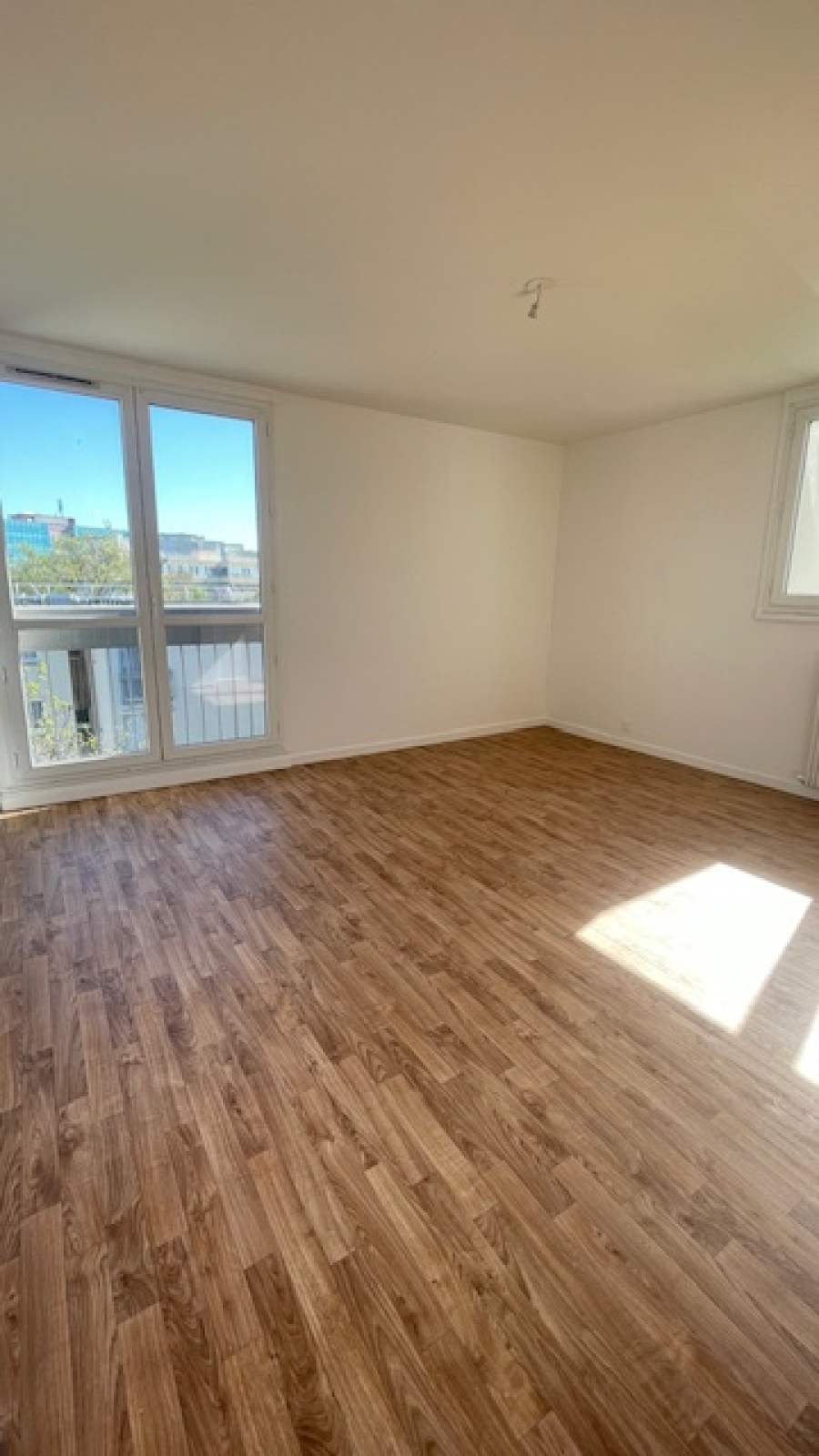 
																																							4 pièces - 
																																						3ème étage - 78m² - 160 000 € - Photo #1