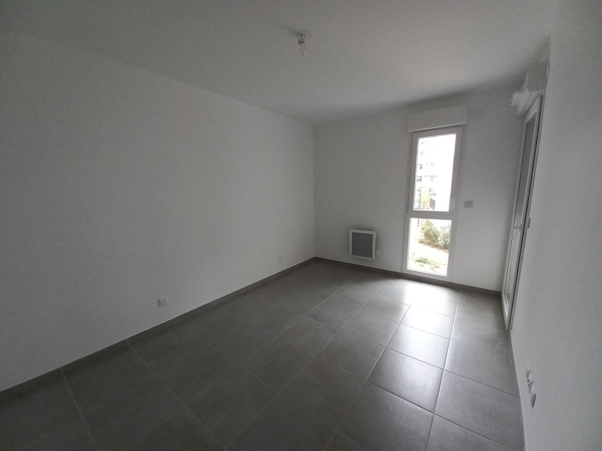 
																																							2 pièces - 
																																						1er étage - 38m² - 842,20 € - Photo #3