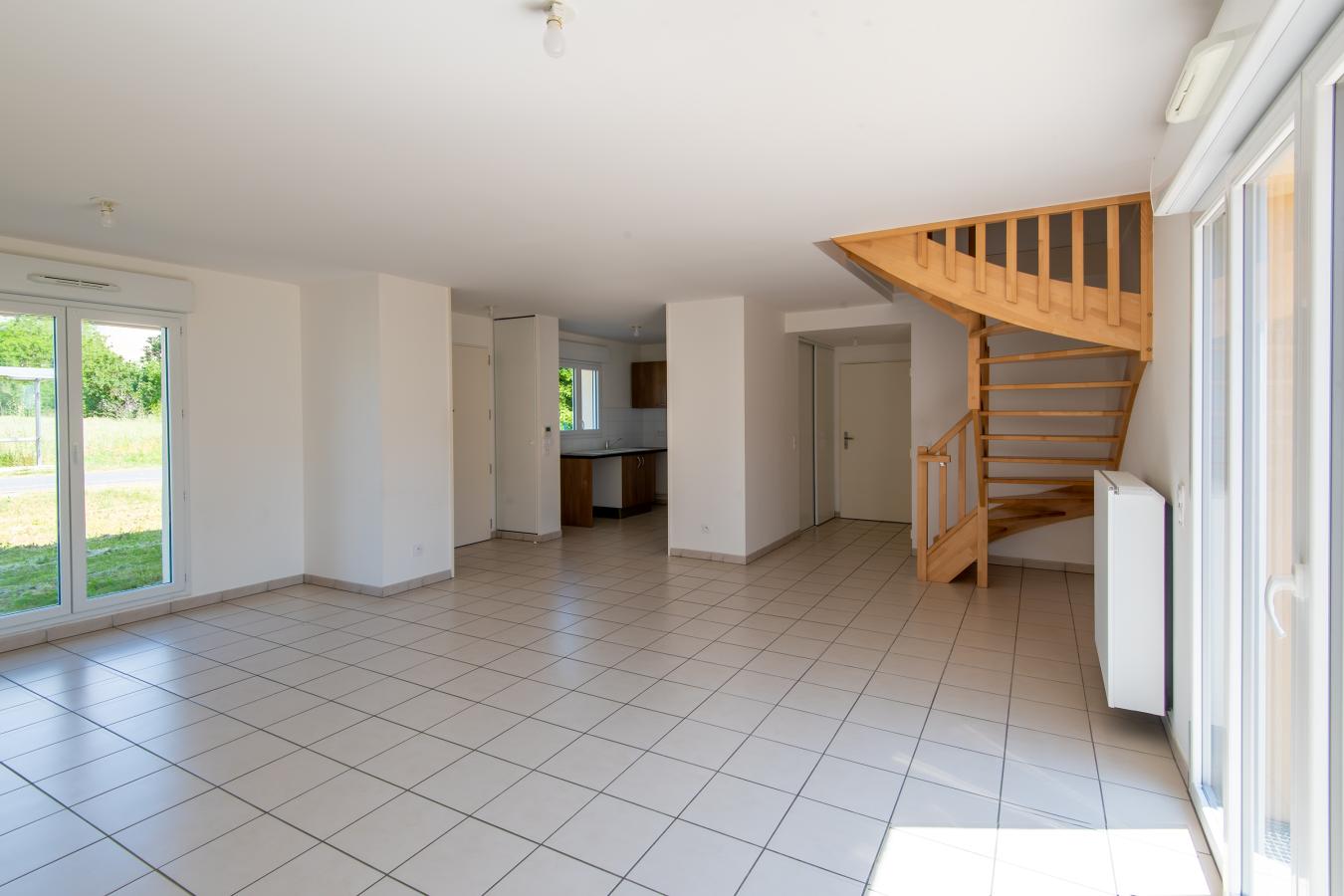 
																			4 pièces - 
																		RDC - 91m² - 668,30 € - Photo #2