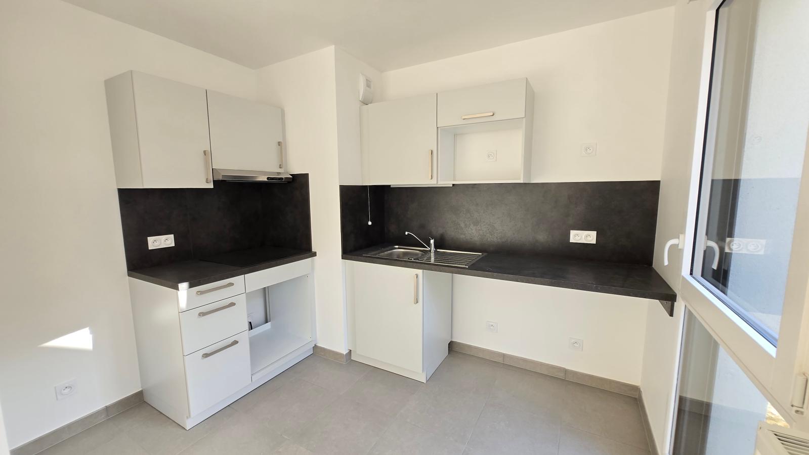 
																																							3 pièces - 
																																						3ème étage - 78m² - 1 618,40 € - Photo #1