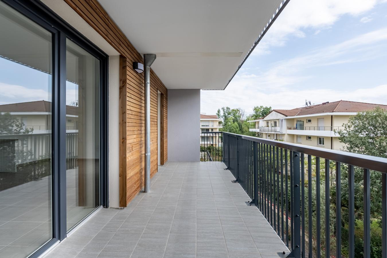
																																							3 pièces - 
																																						1er étage - 65m² - 1 243,43 € - Photo #2