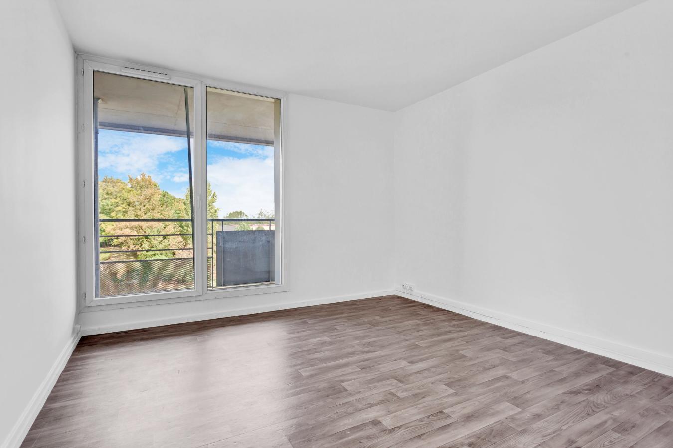4 pièces - 3ème étage - 76m² - 1 439,66 € - Photo #2