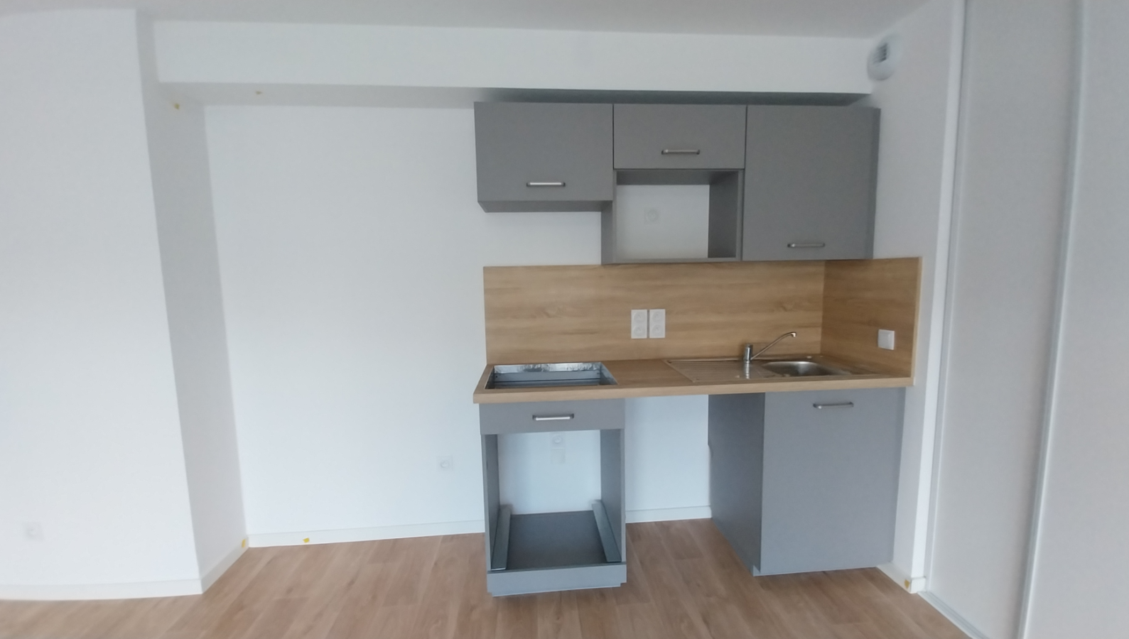 
																																							3 pièces - 
																																						1er étage - 65m² - 673,50 € - Photo #2