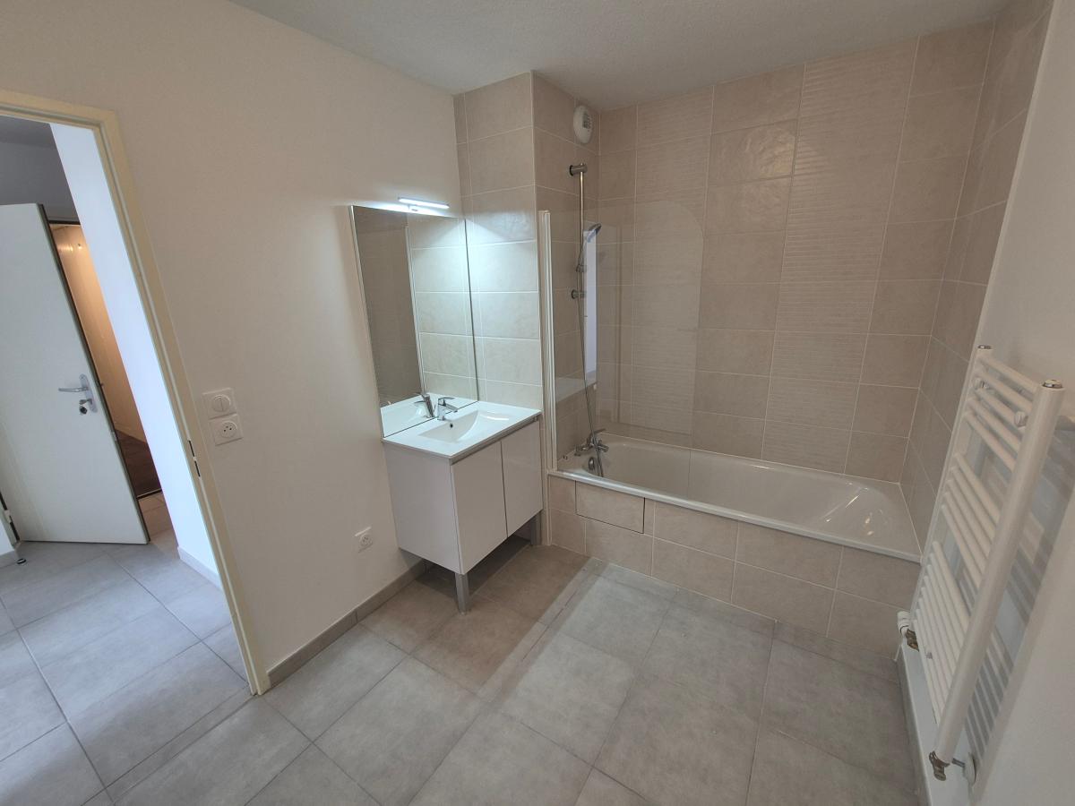 3 pièces - 4ème étage - 65m² - 855,95 € - Photo #2