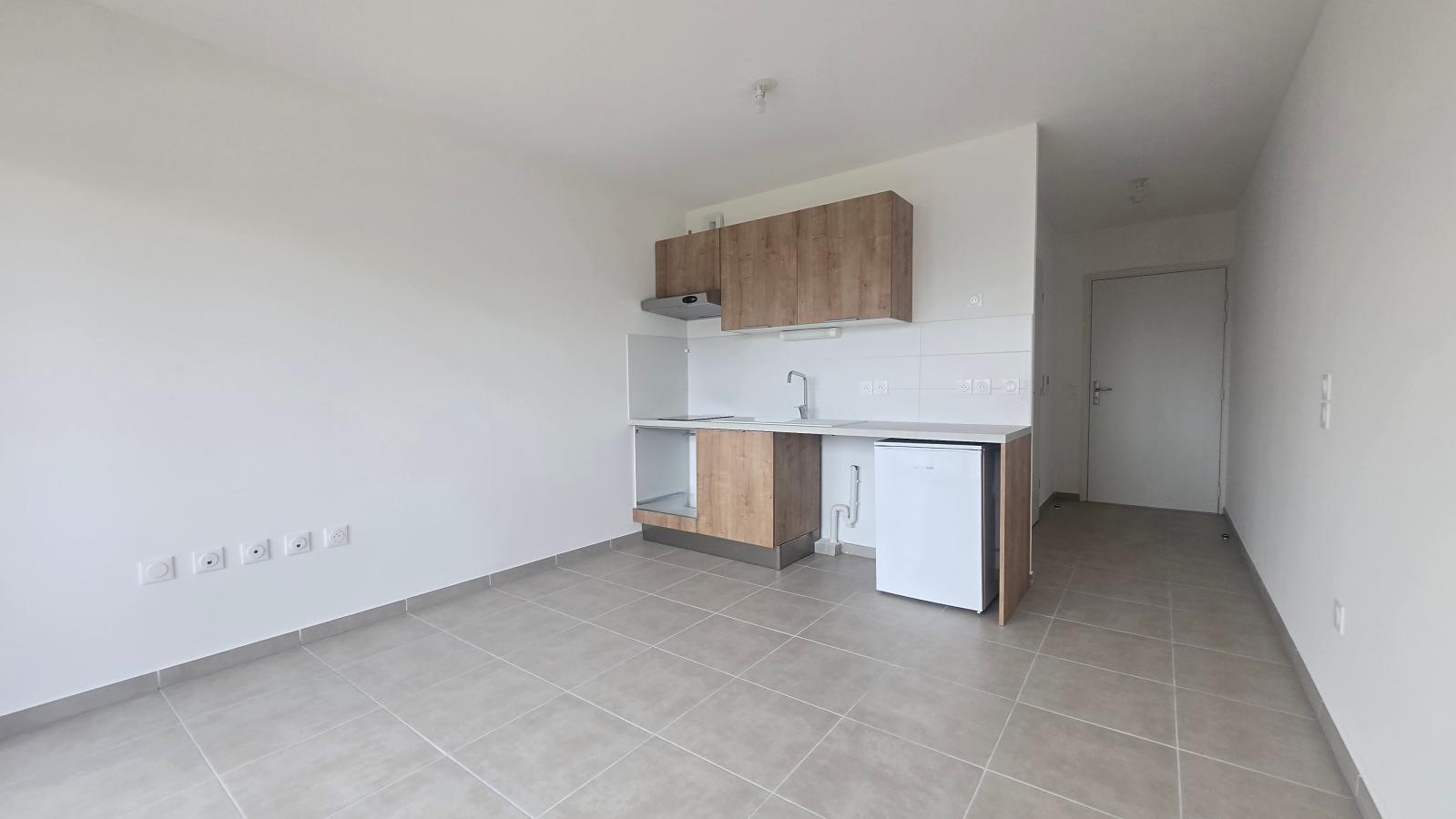 
																																							1 pièce - 
																																						RDC - 22m² - 425,55 € - Photo #1