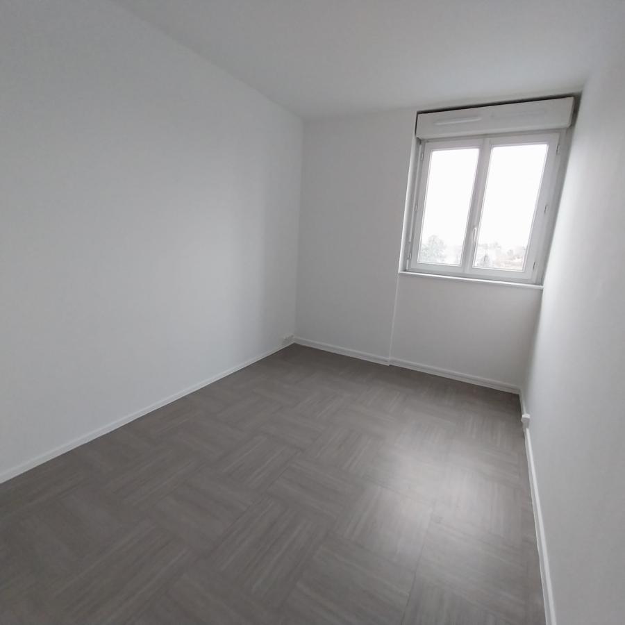 
																			4 pièces - 
																		3ème étage - 77m² - 156 000 € - Photo #5