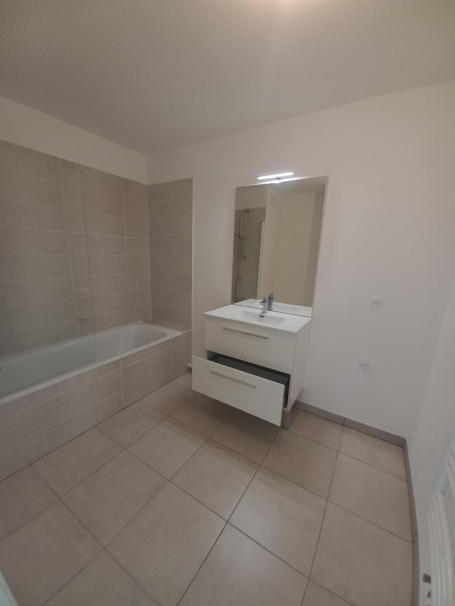 
																			3 pièces - 
																		3ème étage - 70m² - 1 013,83 € - Photo #6