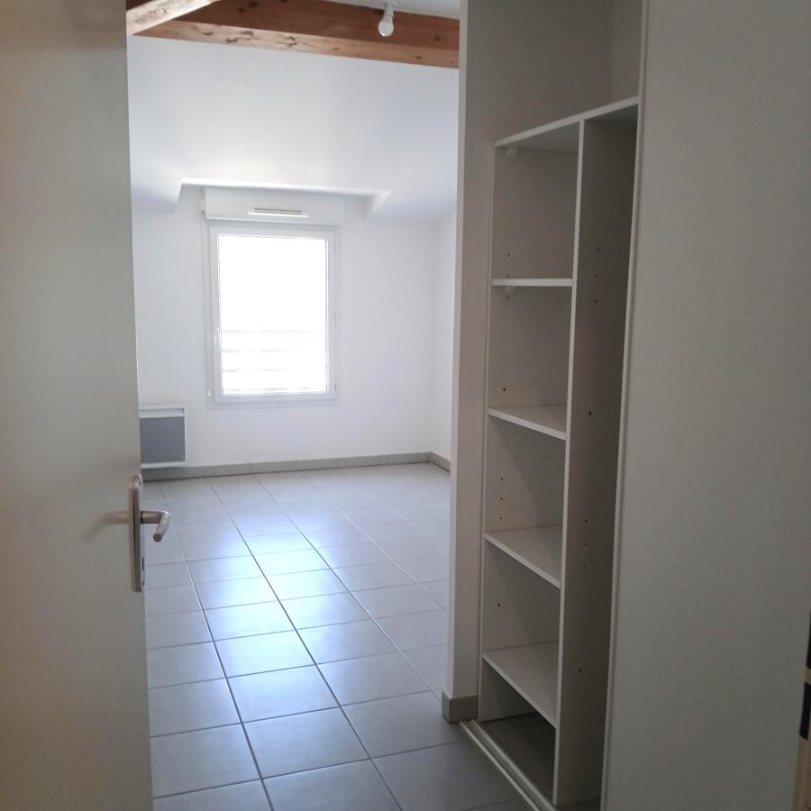 
																			3 pièces - 
																		3ème étage - 75m² - 981,61 € - Photo #6