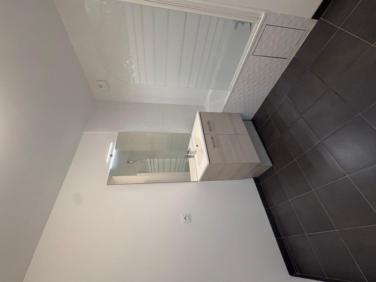 
																																							3 pièces - 
																																						1er étage - 62m² - 1 058,53 € - Photo #2