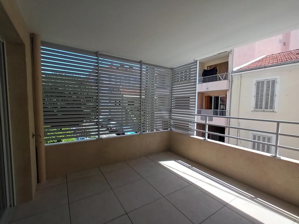 
																																							3 pièces - 
																																						1er étage - 65m² - 977,07 € - Photo #2
