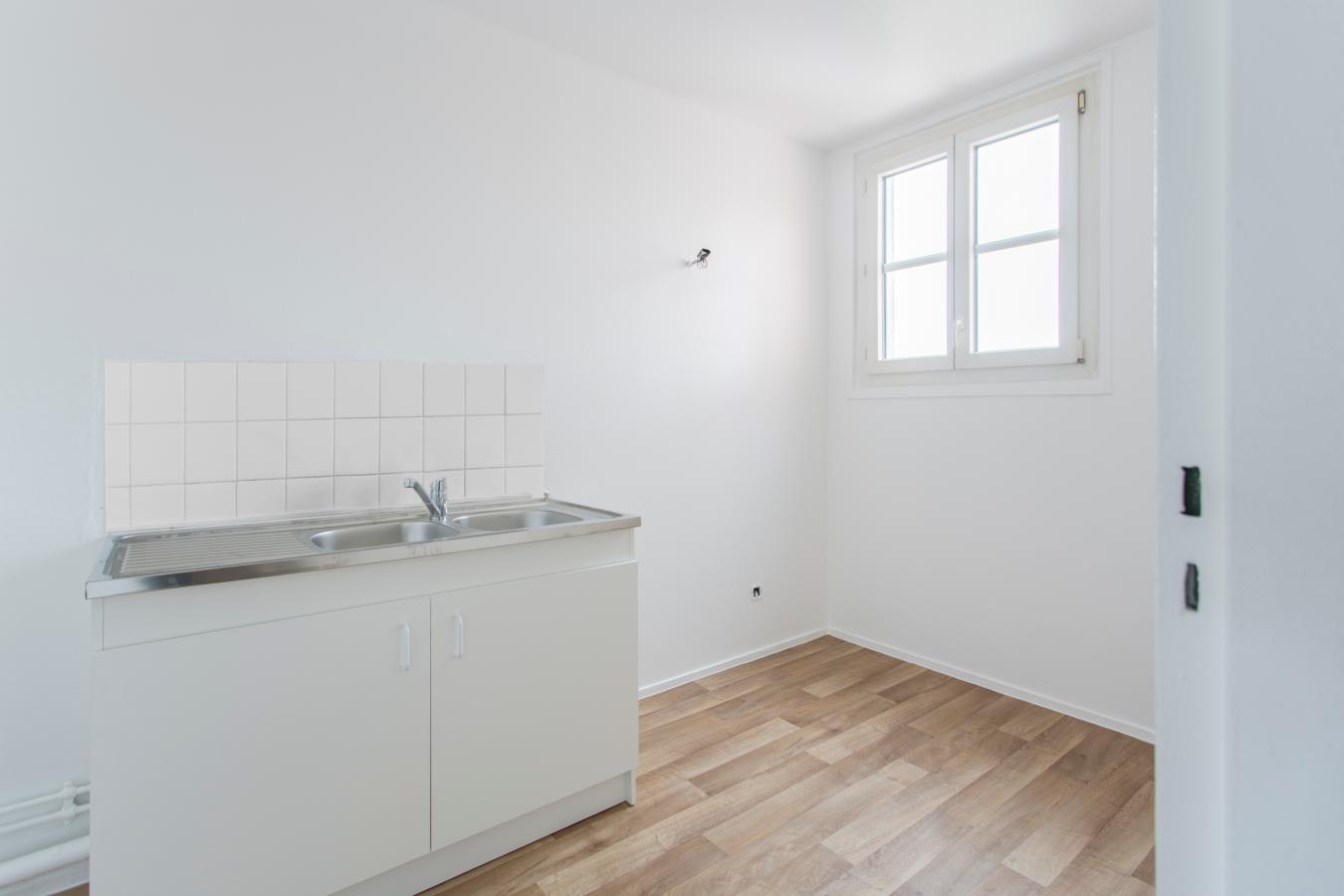 
																			4 pièces – 
																		1er étage – 82m² - 182 100 € - Photo #2