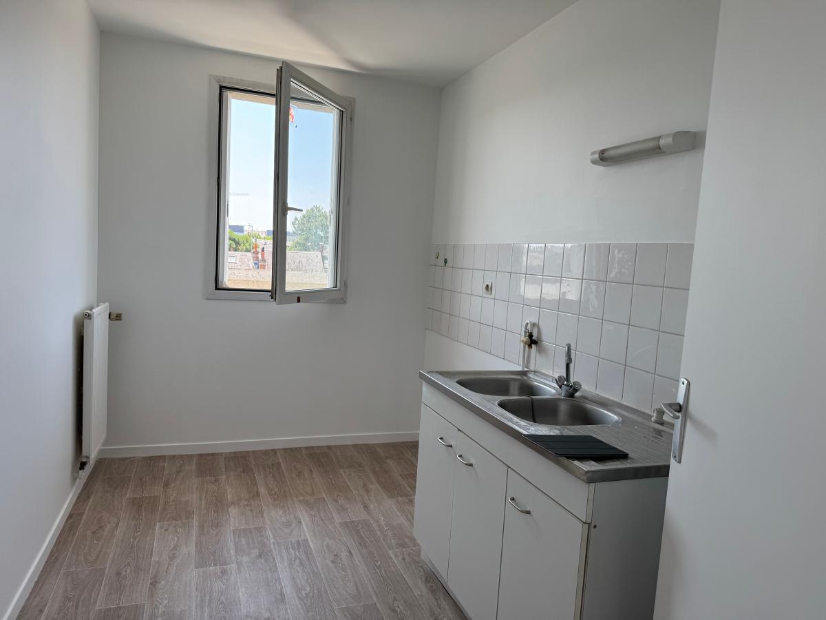 
																			2 pièces - 
																		3ème étage - 56m² - 150 000 € - Photo #0