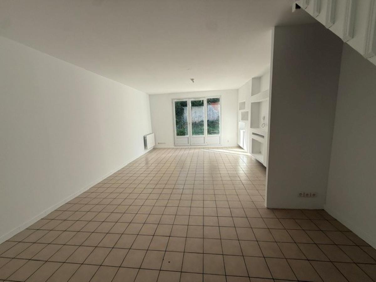 5 pièces - RDC - 100m² - 1 807,61 € - Photo #1