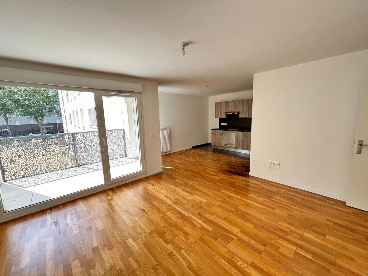 4 pièces - 1er étage - 84m² - 1 902,75 € - Photo #3