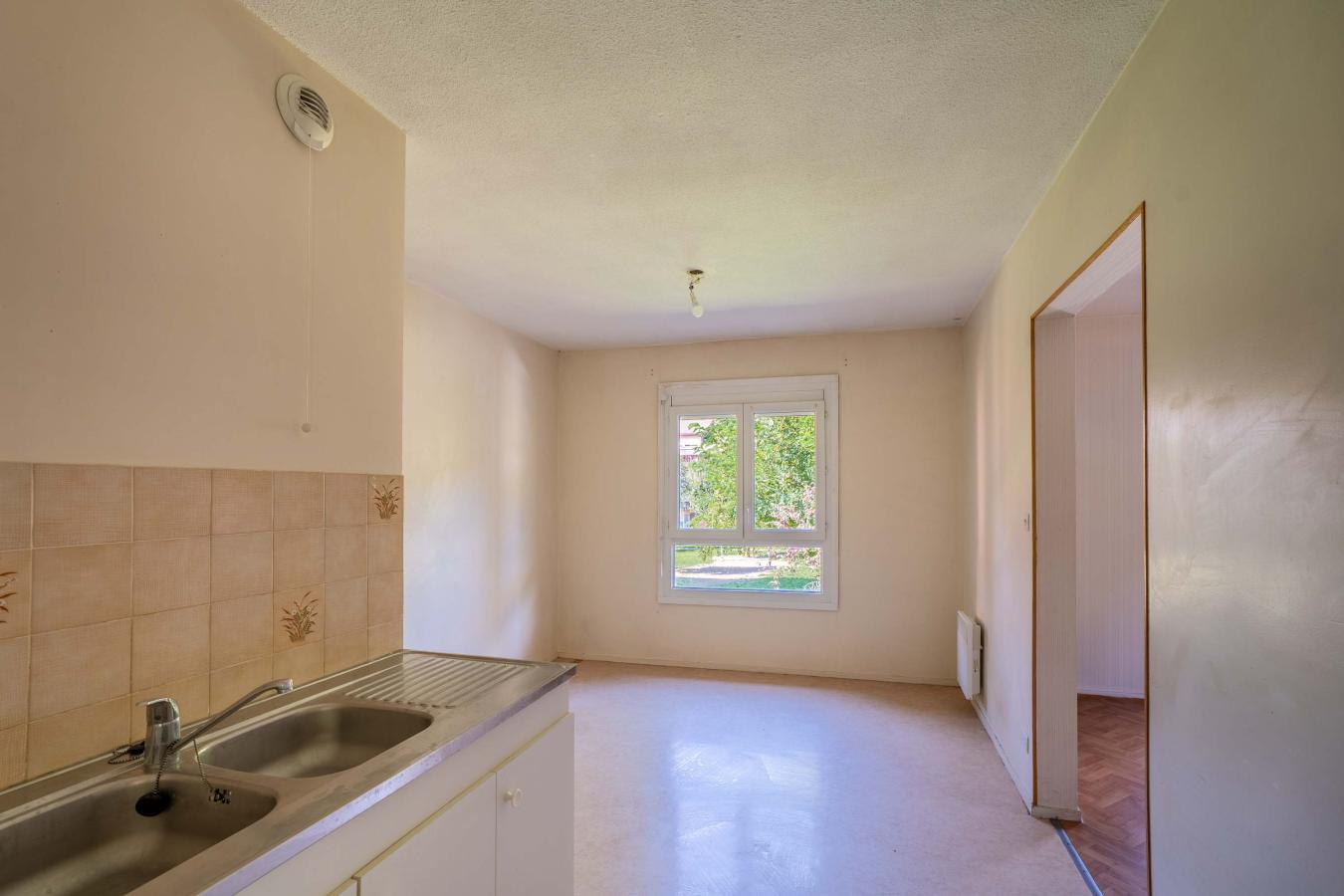 
																																							3 pièces - 
																																						1er étage - 67m² - 120 000 € - Photo #2