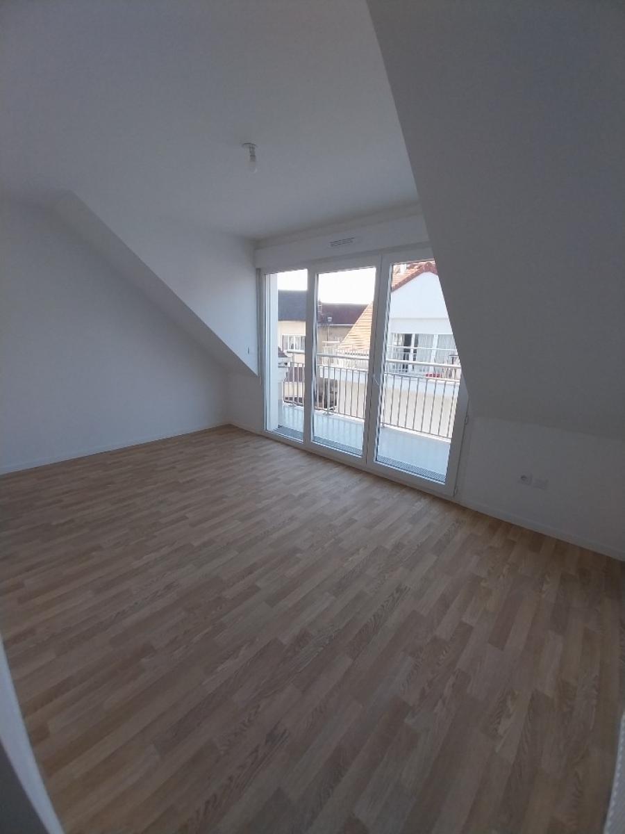 
																																							4 pièces - 
																																						3ème étage - 86m² - 1 042,14 € - Photo #6