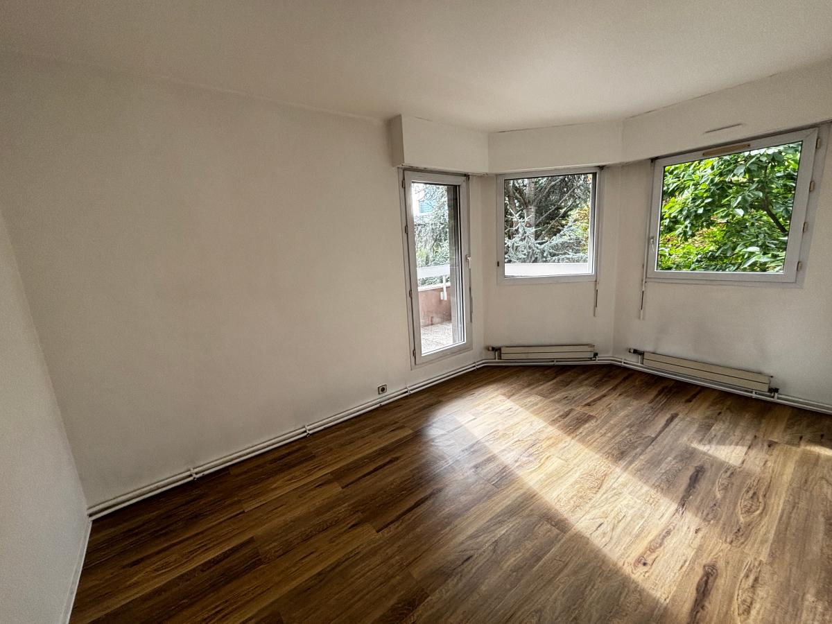 
																																							5 pièces - 
																																						2ème étage - 96m² - 2 886,48 € - Photo #3