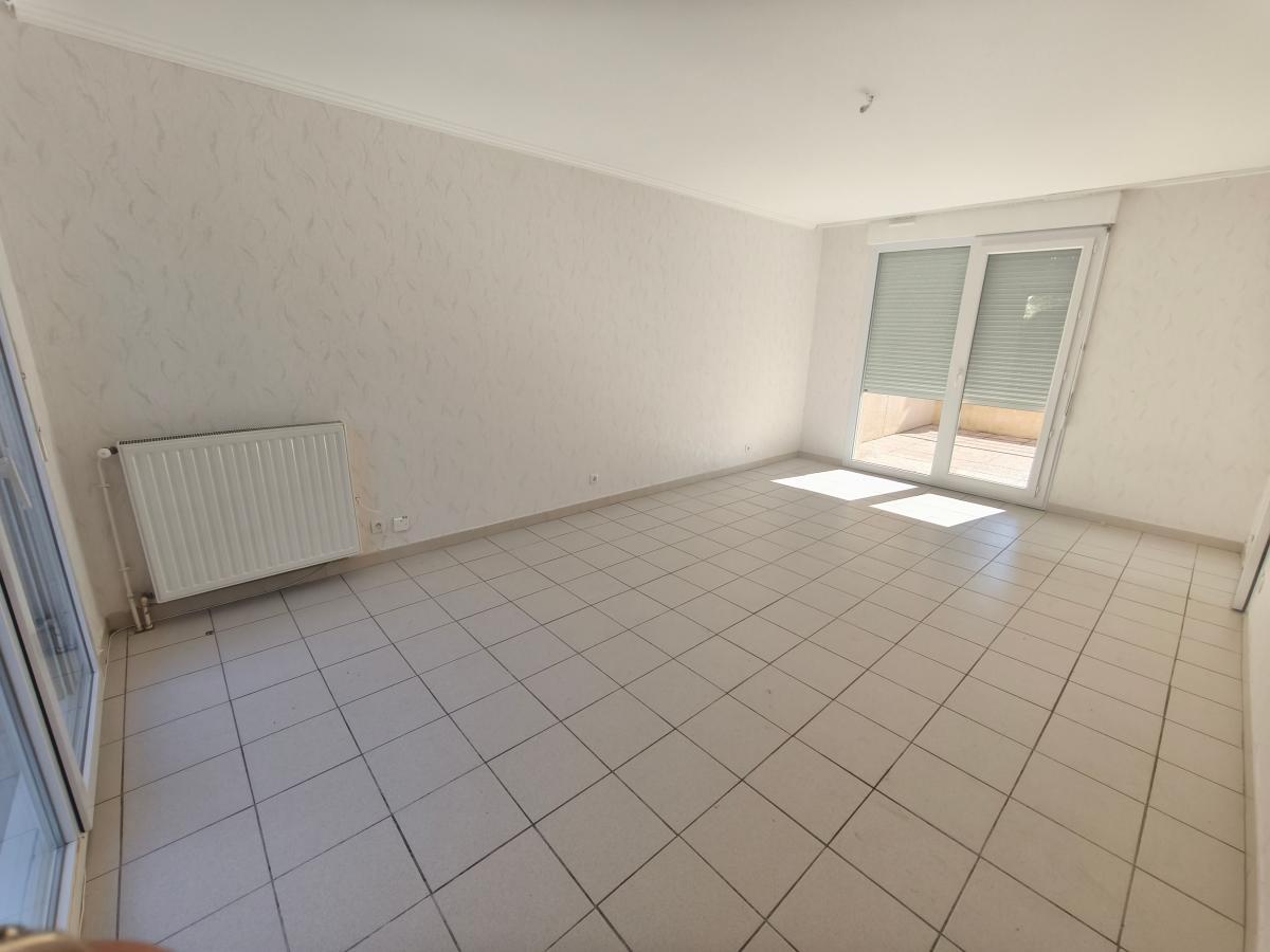 
																																							5 pièces - 
																																						RDC - 0m² - 185 000 € - Photo #2