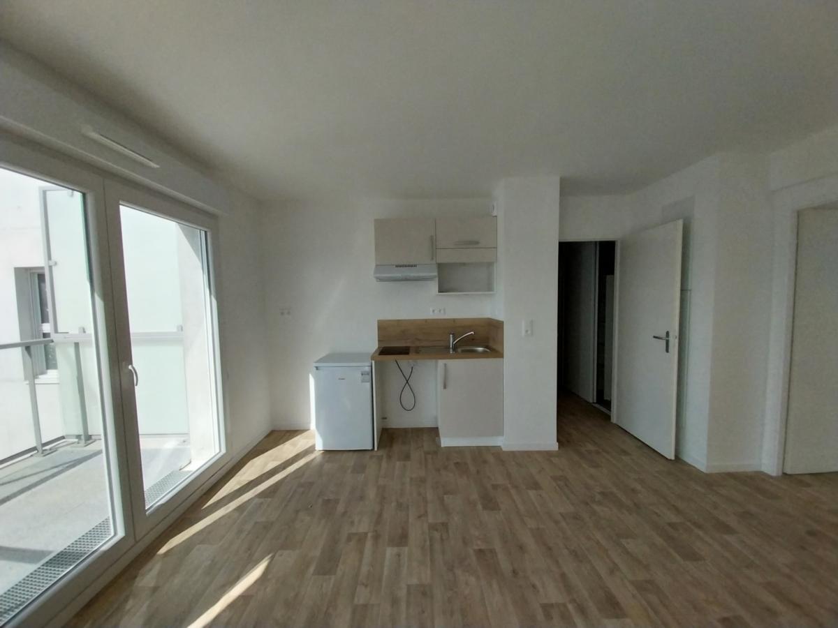 
																																							2 pièces - 
																																						2ème étage - 43m² - 604,85 € - Photo #3