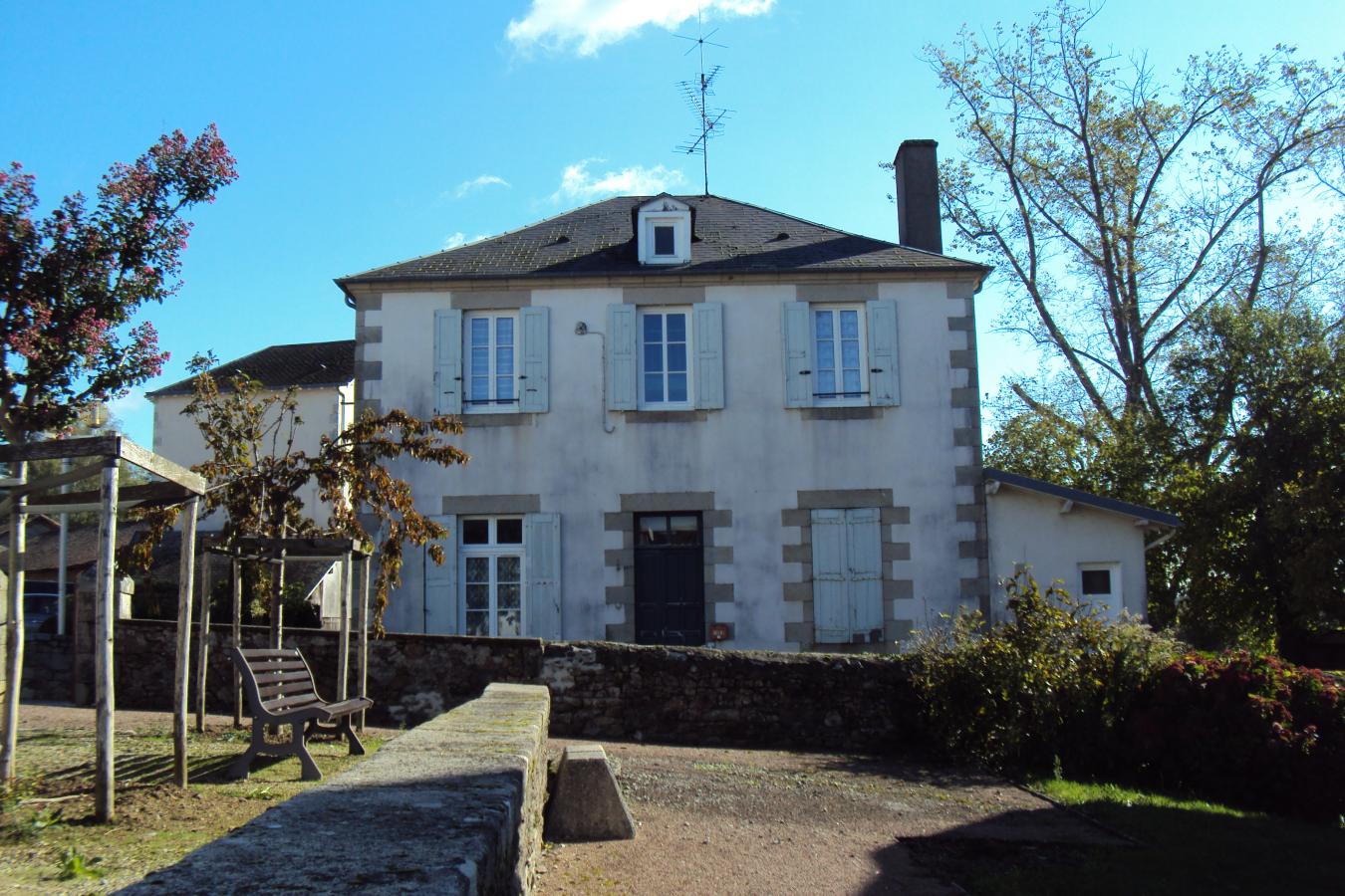 
																			1 pièce - 
																		1er étage - 37m² - 361,55 € - Photo #0