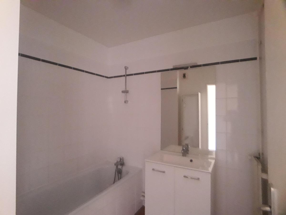 
																			2 pièces - 
																		6ème étage - 66m² - 949,89 € - Photo #4