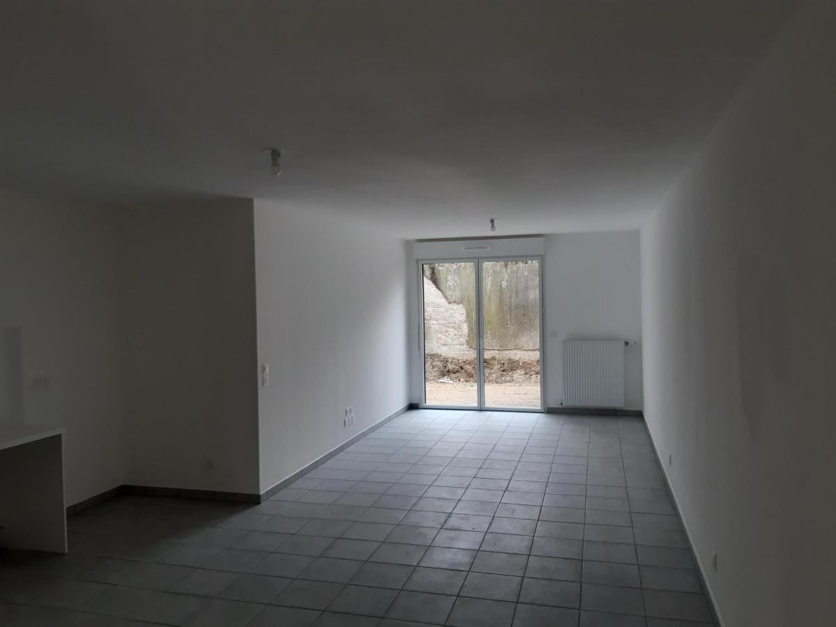 
																			4 pièces - 
																		RDC - 92m² - 1 213,38 € - Photo #2
