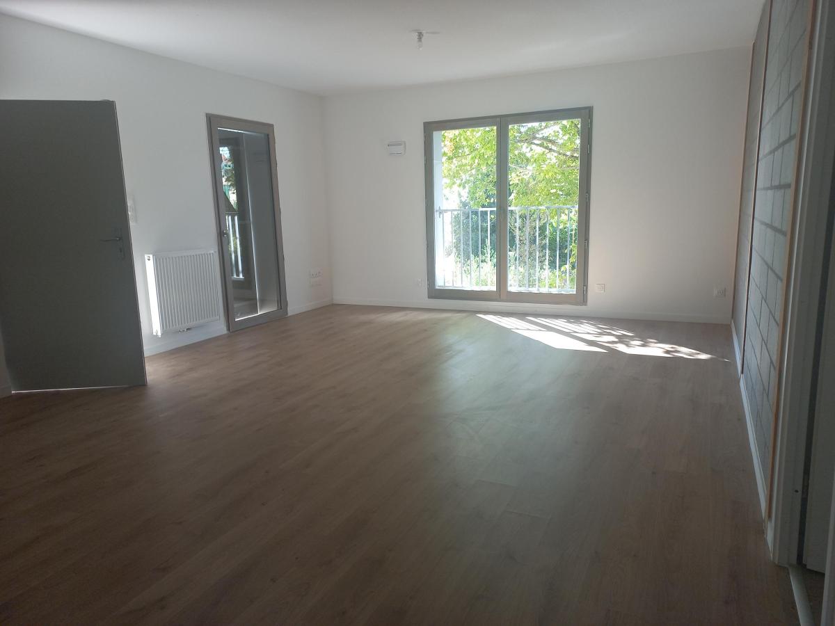4 pièces - 2ème étage - 81m² - 1 037,09 € - Photo #1