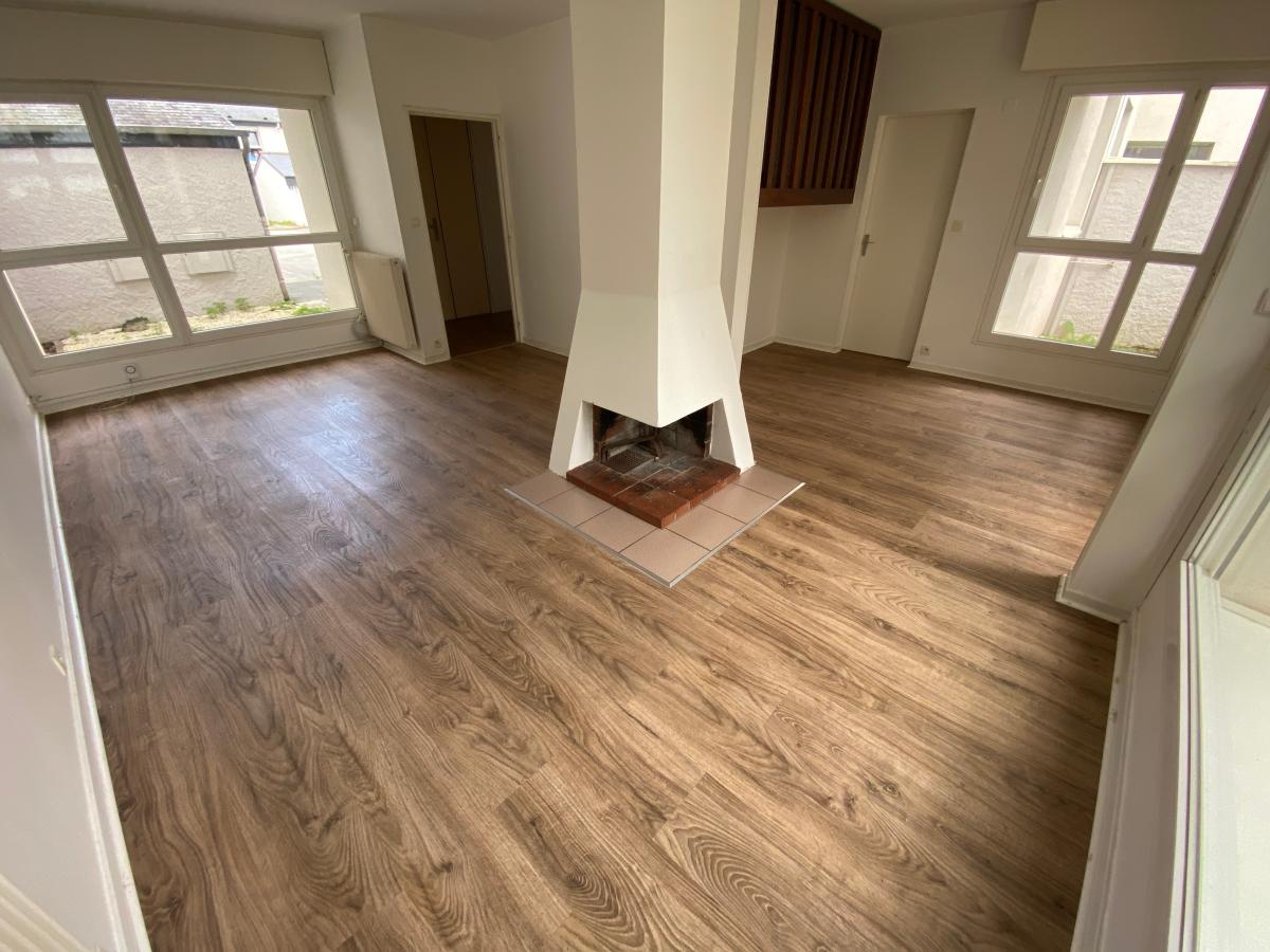
																																							5 pièces - 
																																						RDC - 104m² - 1 288,63 € - Photo #1