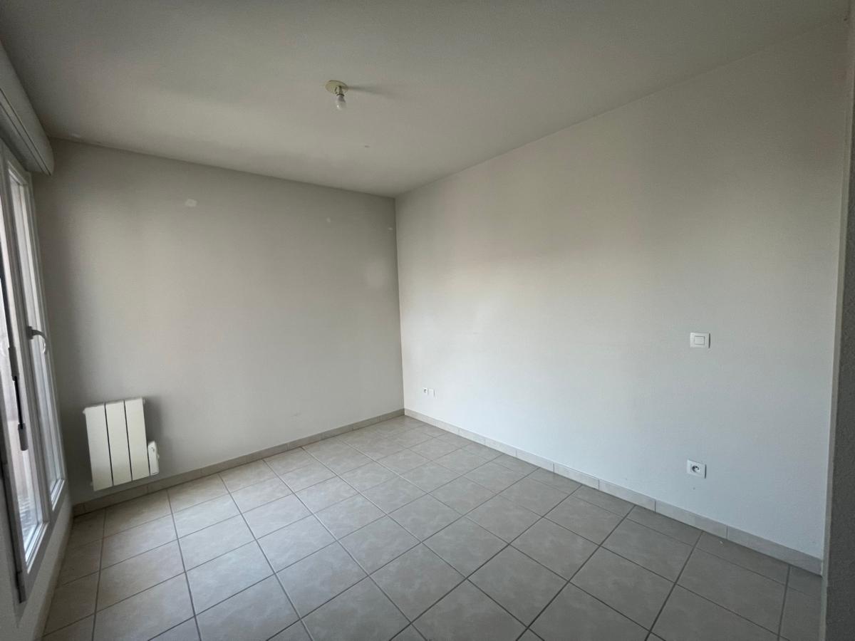 2 pièces -
3ème étage - 52m² - 647,97 € - Photo #2