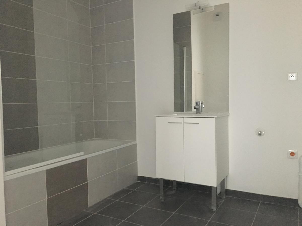 3 pièces - 2ème étage - 63m² - 706,81 € - Photo #3