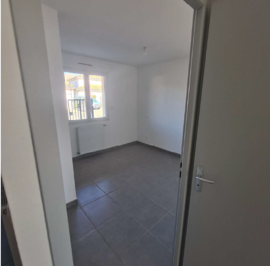 
																																							4 pièces - 
																																						RDC - 91m² - 1 050,43 € - Photo #4