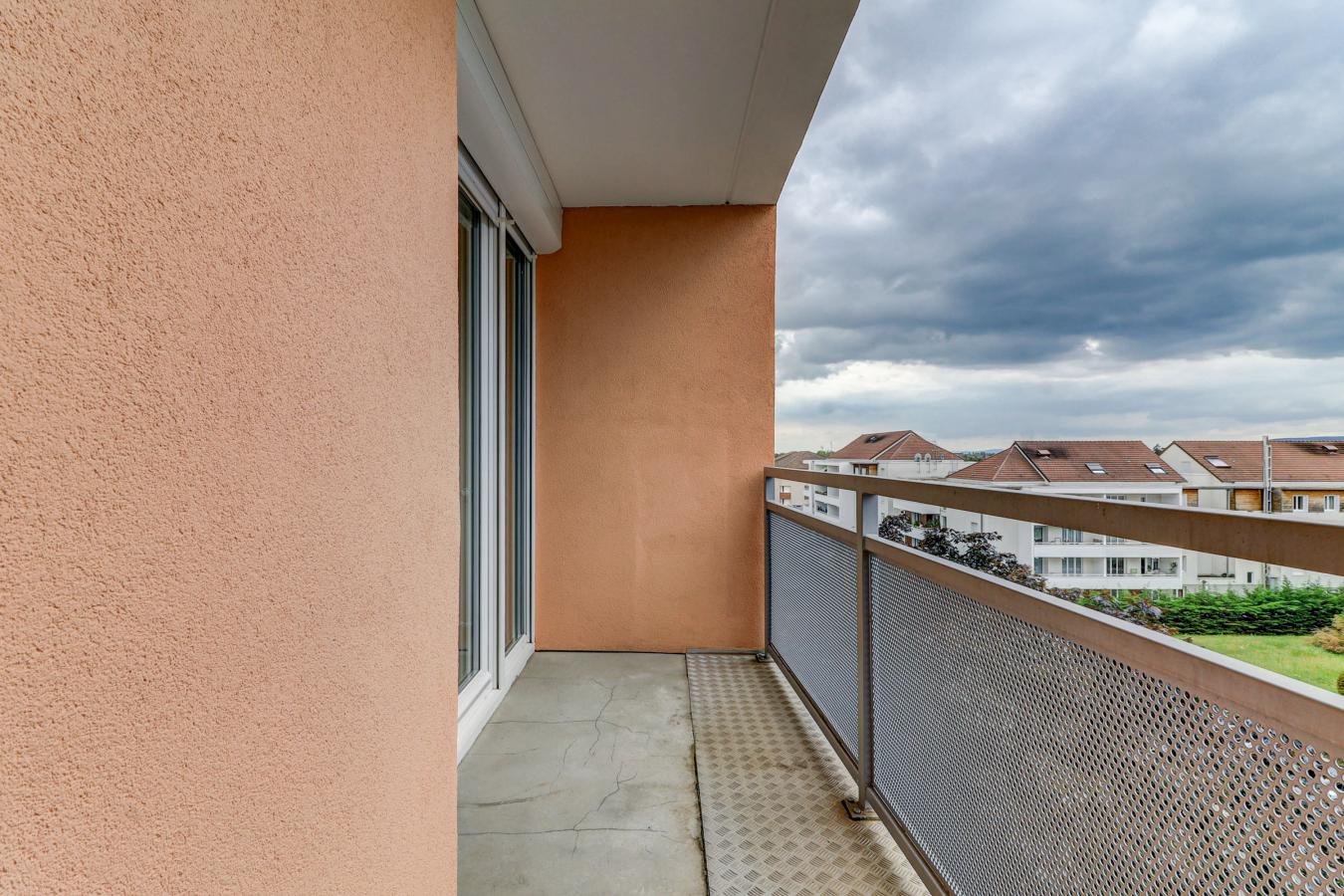 
																																							4 pièces - 
																																						RDC - 77m² - 67 970 € - Photo #1