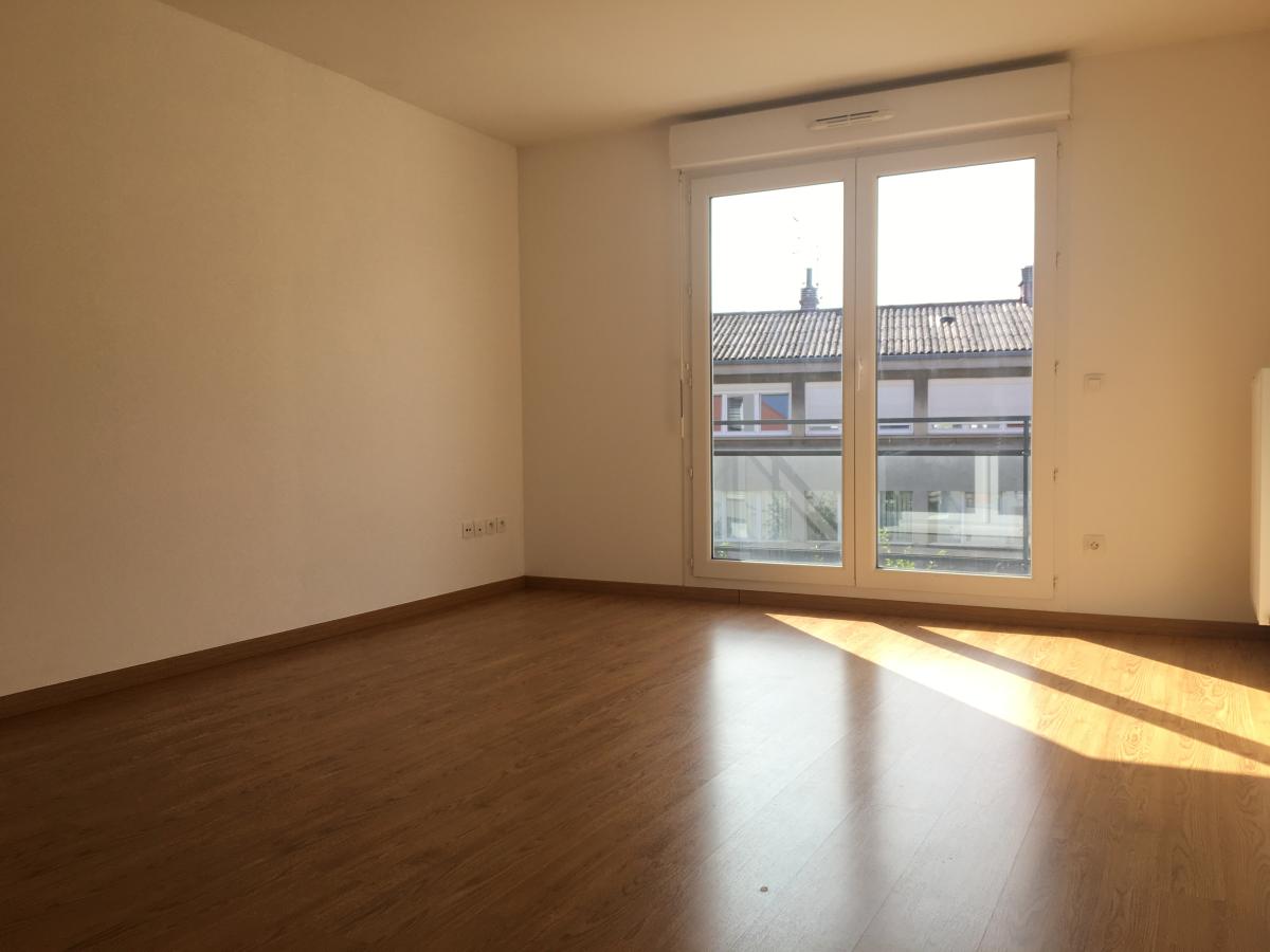 
																																							3 pièces - 
																																						1er étage - 72m² - 870,89 € - Photo #2