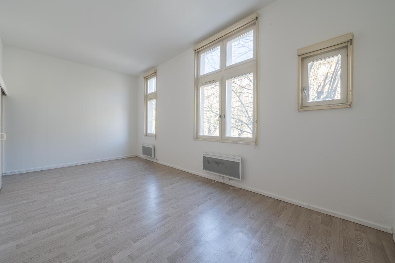 
																			1 pièce - 
																		1er étage - 37m² - 726,11 € - Photo #3