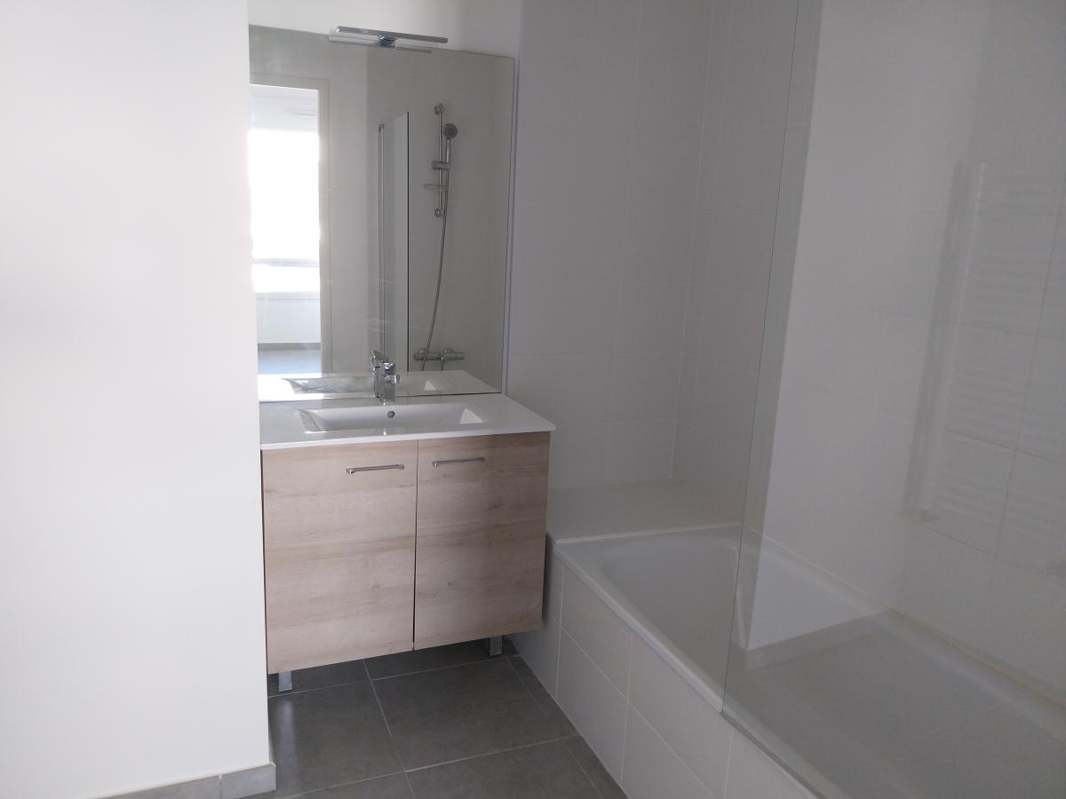 
																																							2 pièces - 
																																						3ème étage - 46m² - 800,70 € - Photo #3
