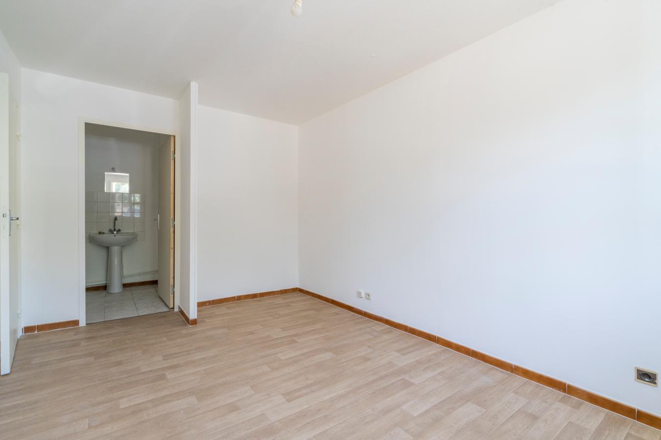 
																																							6 pièces - 
																																						RDC - 112m² - 220 000 € - Photo #7