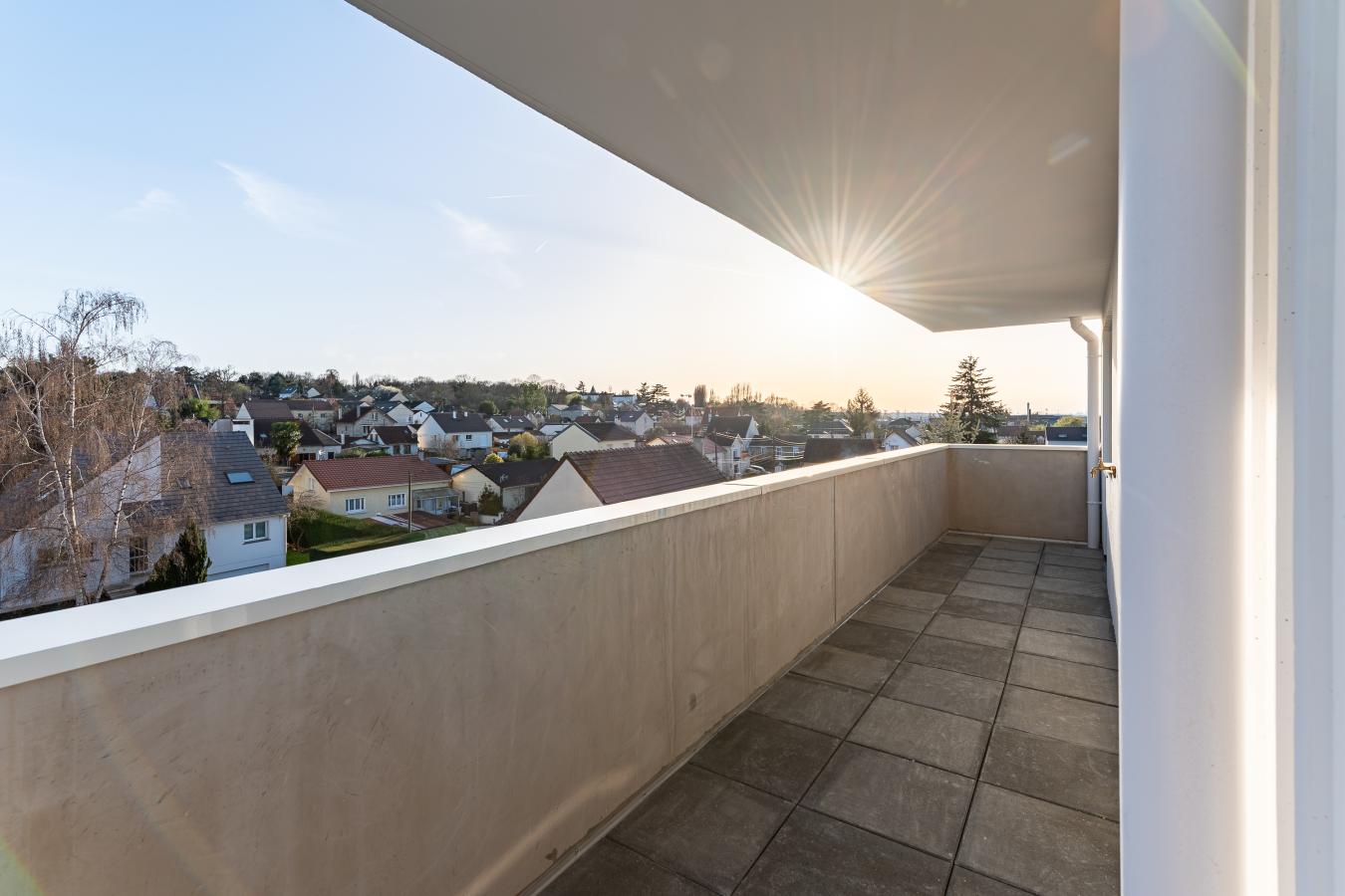 
																																							5 pièces - 
																																						4ème étage - 95m² - 1 622,84 € - Photo #2