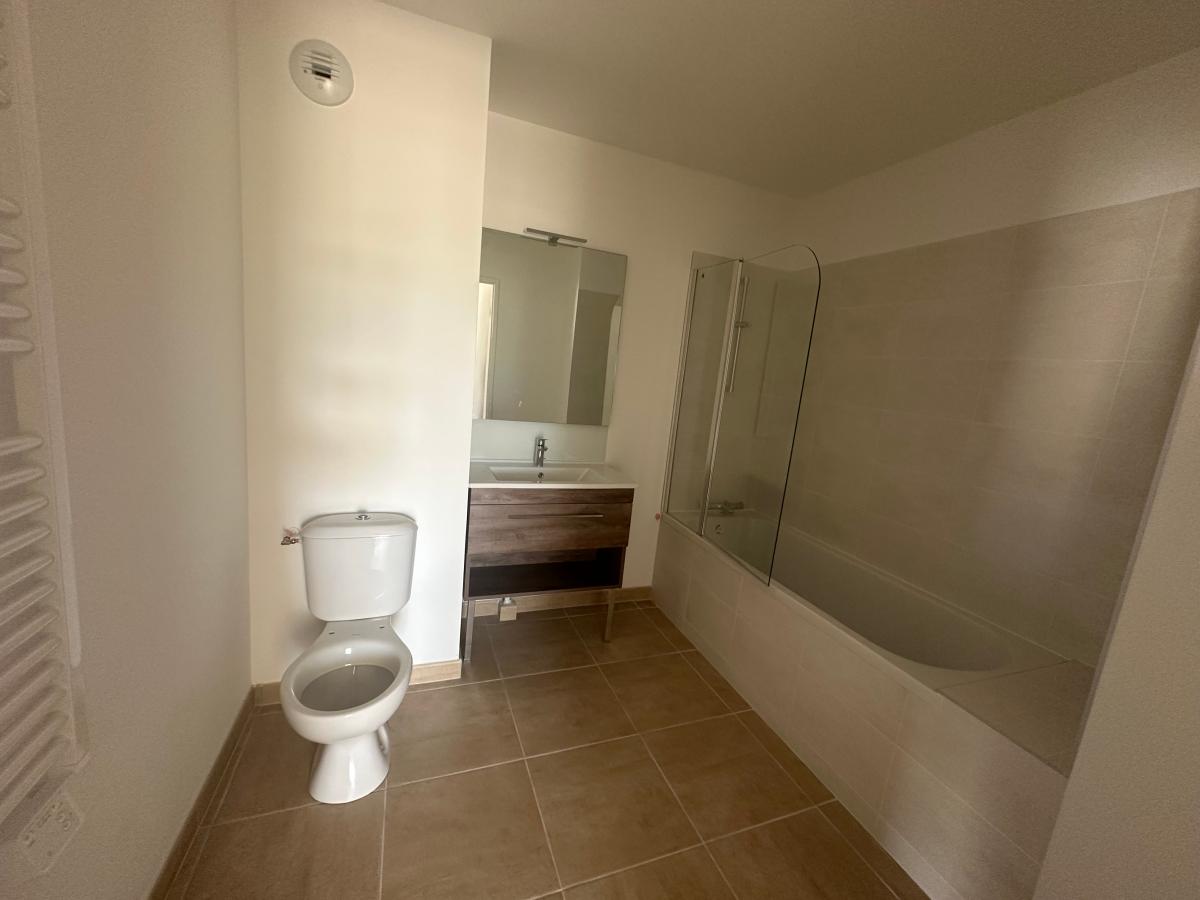 4 pièces - 3ème étage - 75m² - 858,38 € - Photo #4