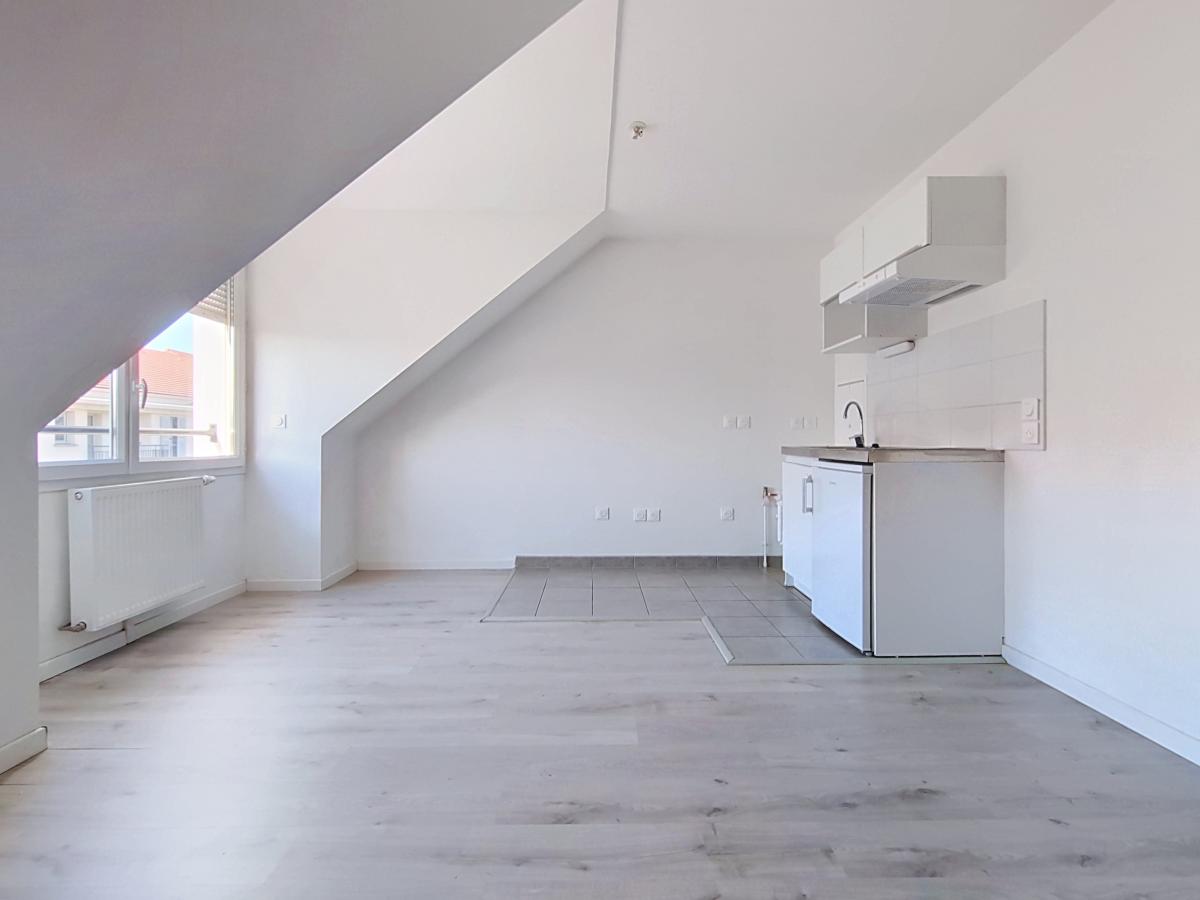 1 pièce - 4ème étage - 44m² - 835,88 € - Photo #0