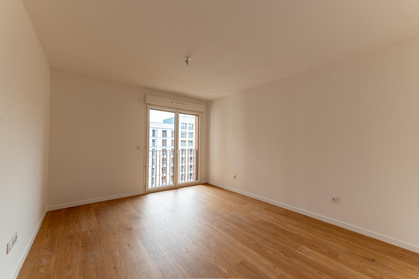 
																																							5 pièces - 
																																						4ème étage - 107m² - 1 868,66 € - Photo #3