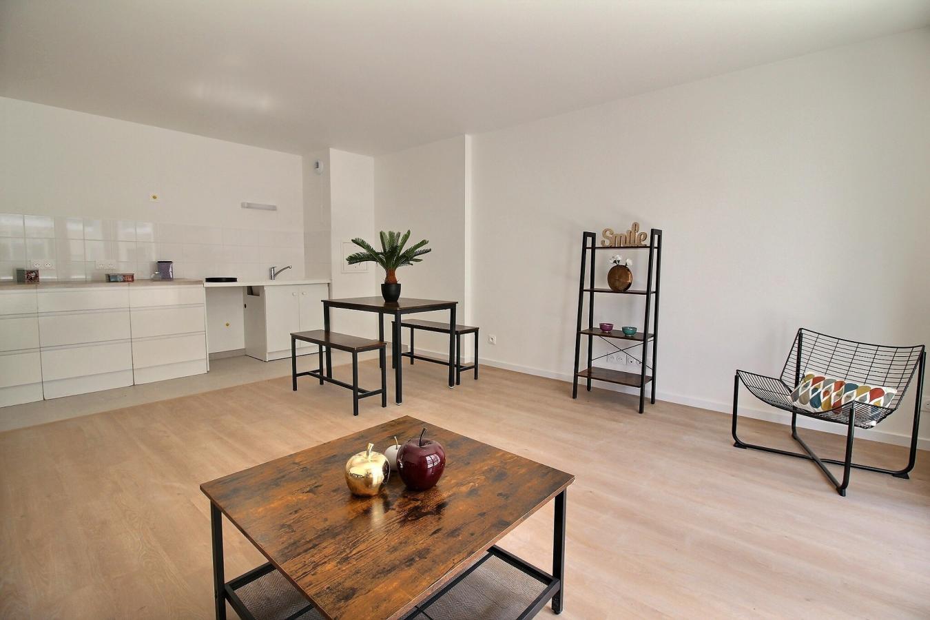 2 pièces - 1er étage - 43m² - 922,84 € - Photo #2
