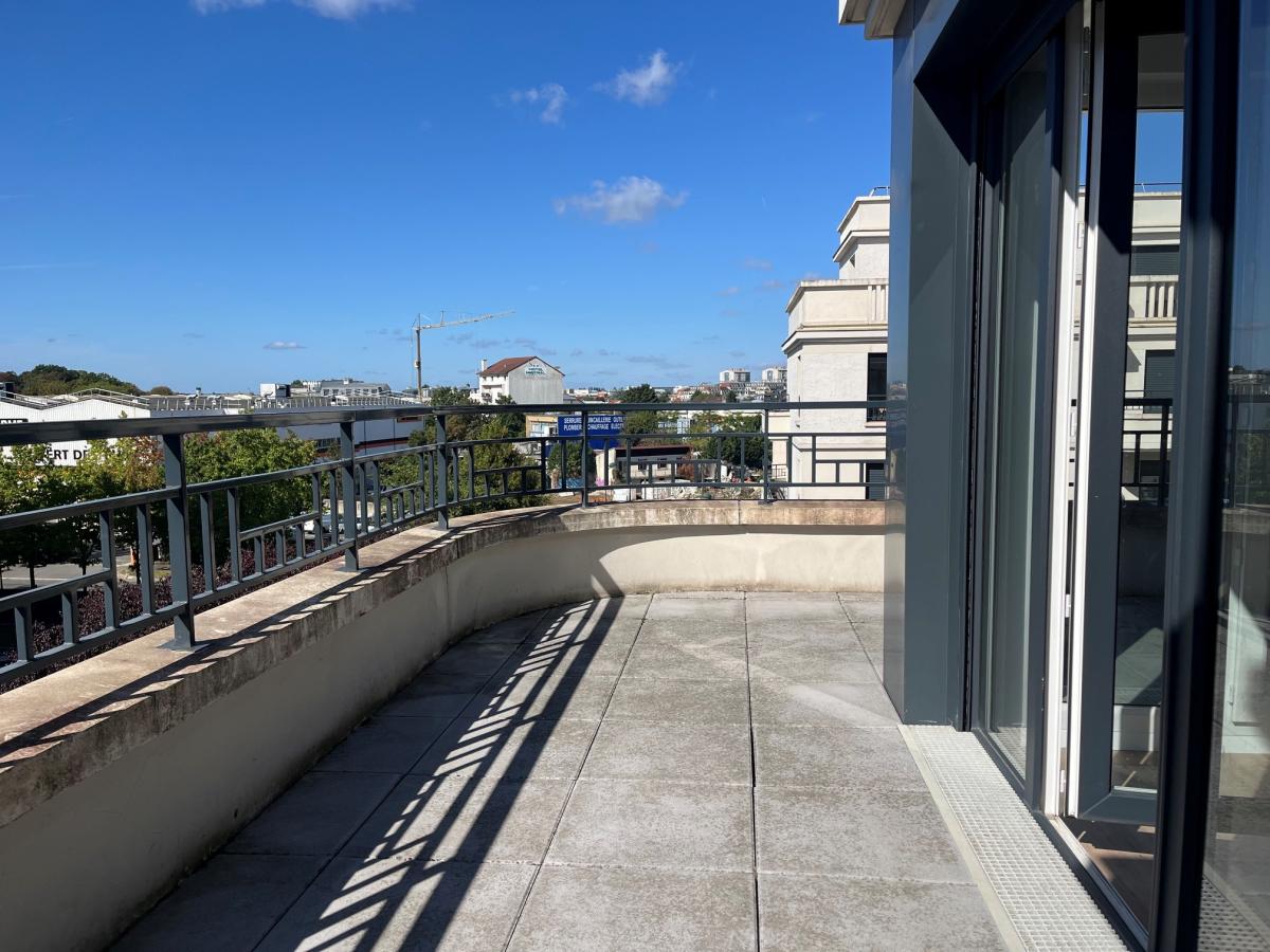 4 pièces - 4ème étage - 85m² - 1 813,61 € - Photo #3