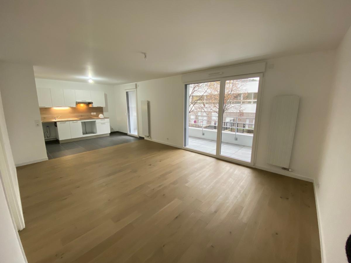 
																			5 pièces - 
																		RDC - 95m² - 2 127,69 € - Photo #4