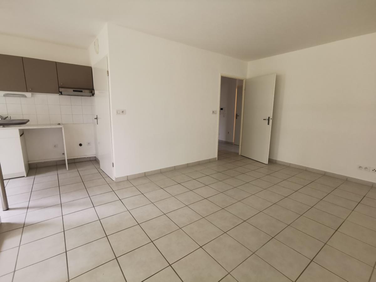 3 pièces - RDC - 67m² - 930,37 € - Photo #2