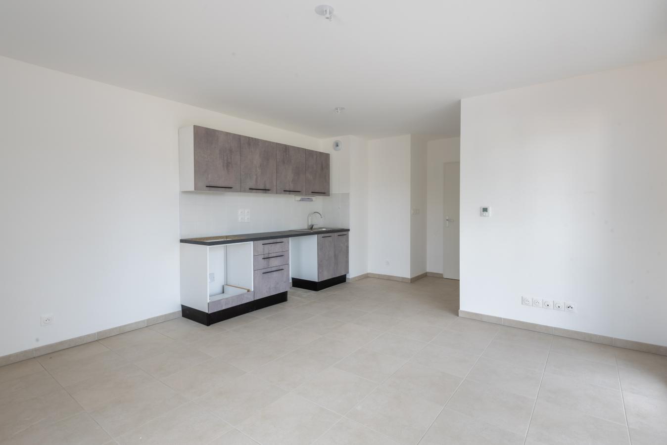 
																																							4 pièces - 
																																						2ème étage - 84m² - 1 009,32 € - Photo #5