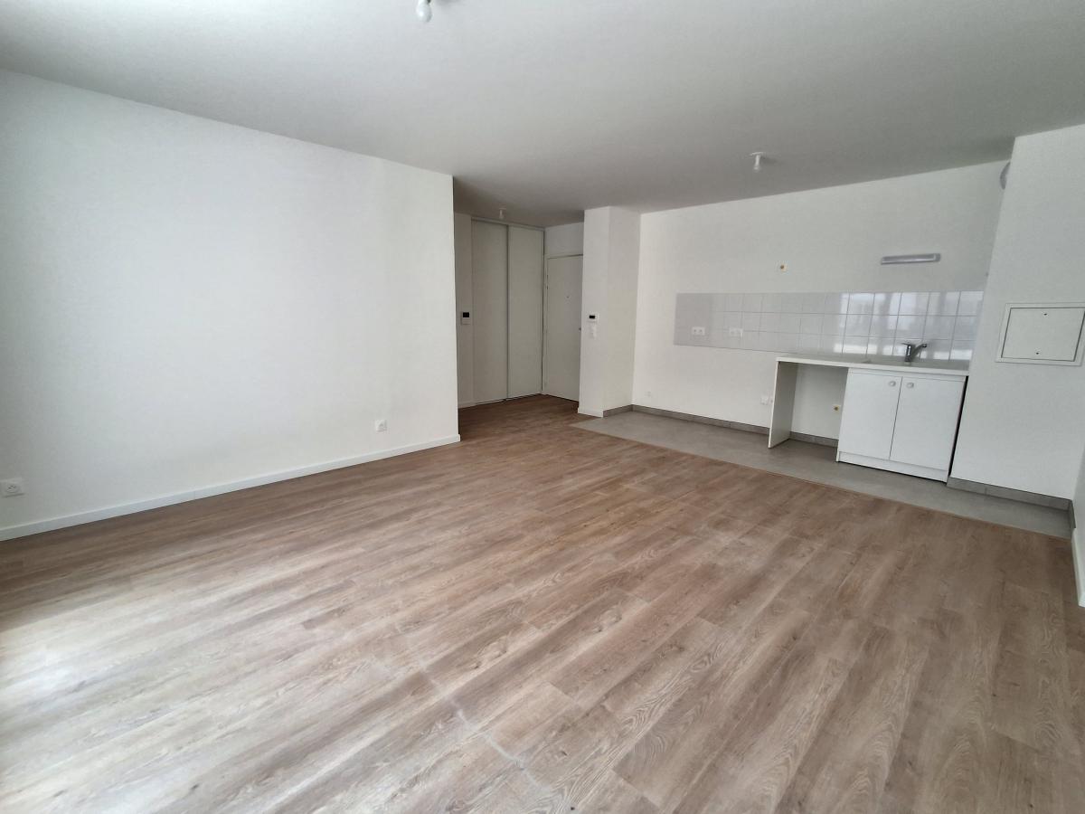 2 pièces - 1er étage - 44m² - 942,94 € - Photo #0