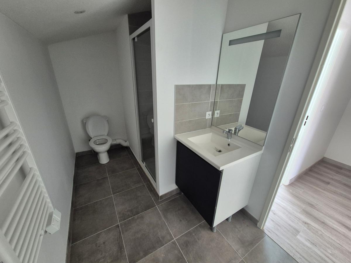 
																																							4 pièces - 
																																						2ème étage - 85m² - 1 061,45 € - Photo #5