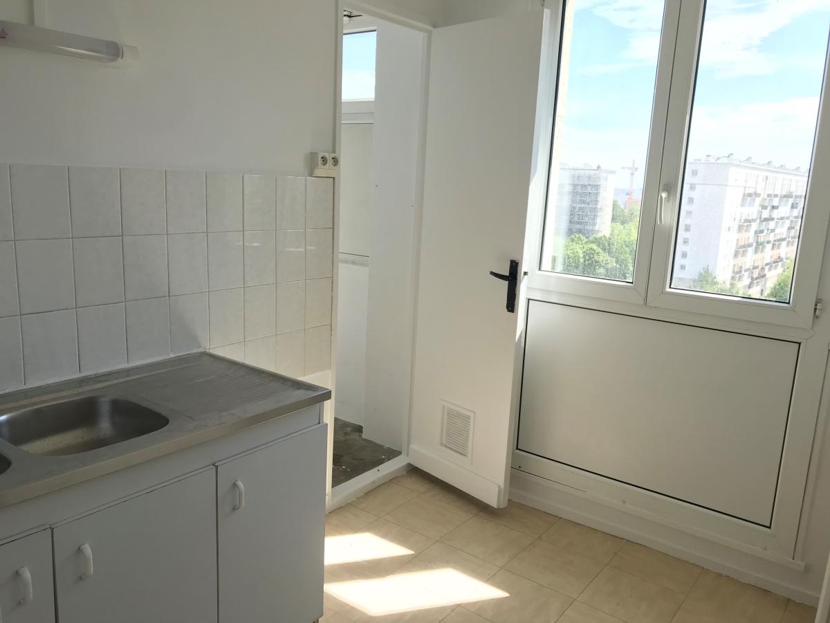 
																																							5 pièces - 
																																						RDC - 76m² - 1 431,14 € - Photo #4