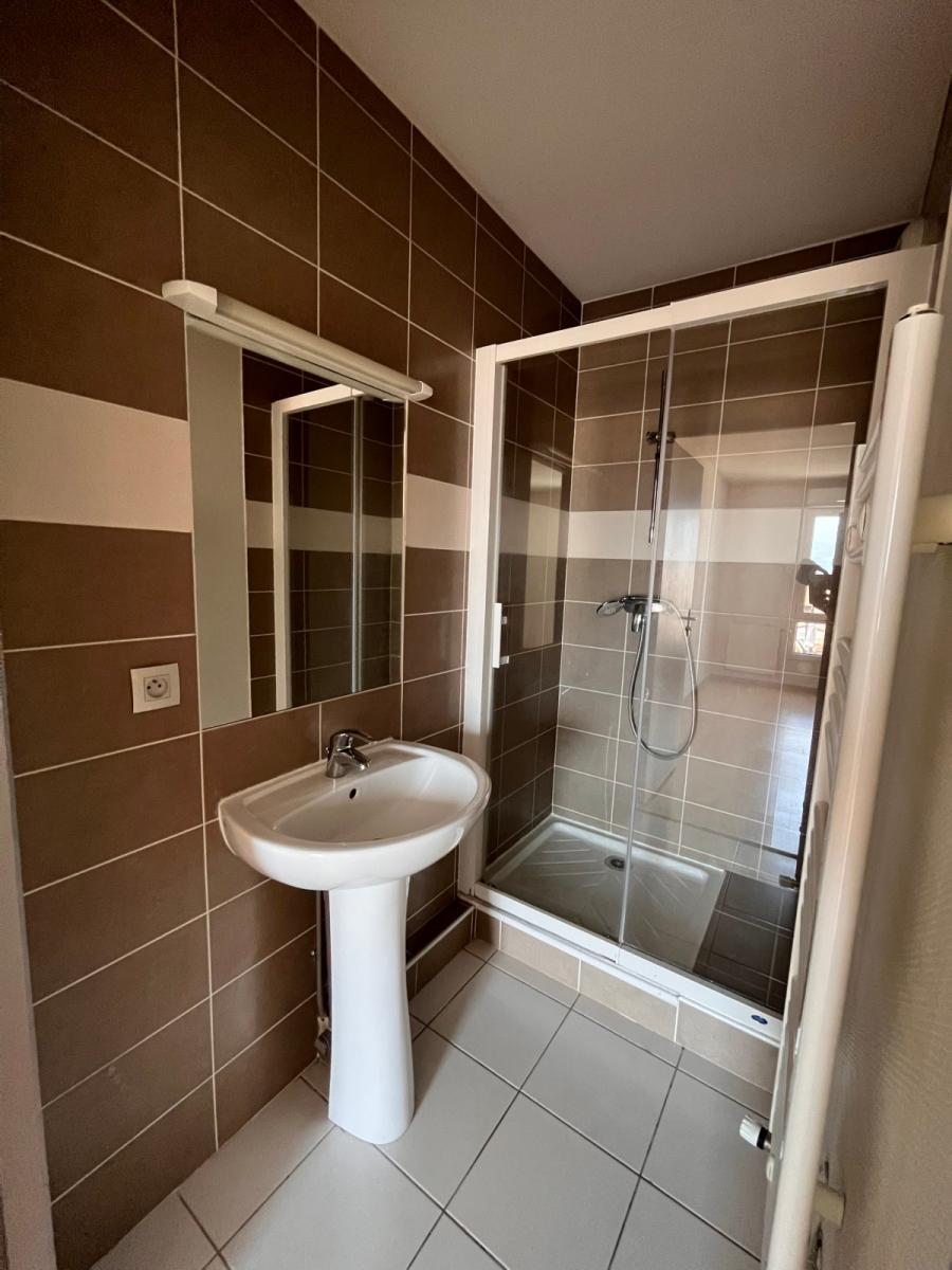
																																							5 pièces - 
																																						3ème étage - 105m² - 1 521,85 € - Photo #5