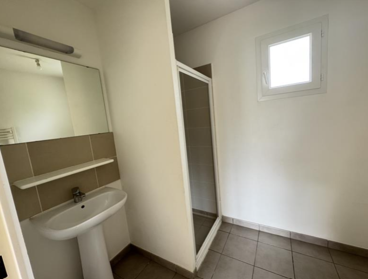 
																																							5 pièces - 
																																						RDC - 106m² - 1 027,14 € - Photo #7